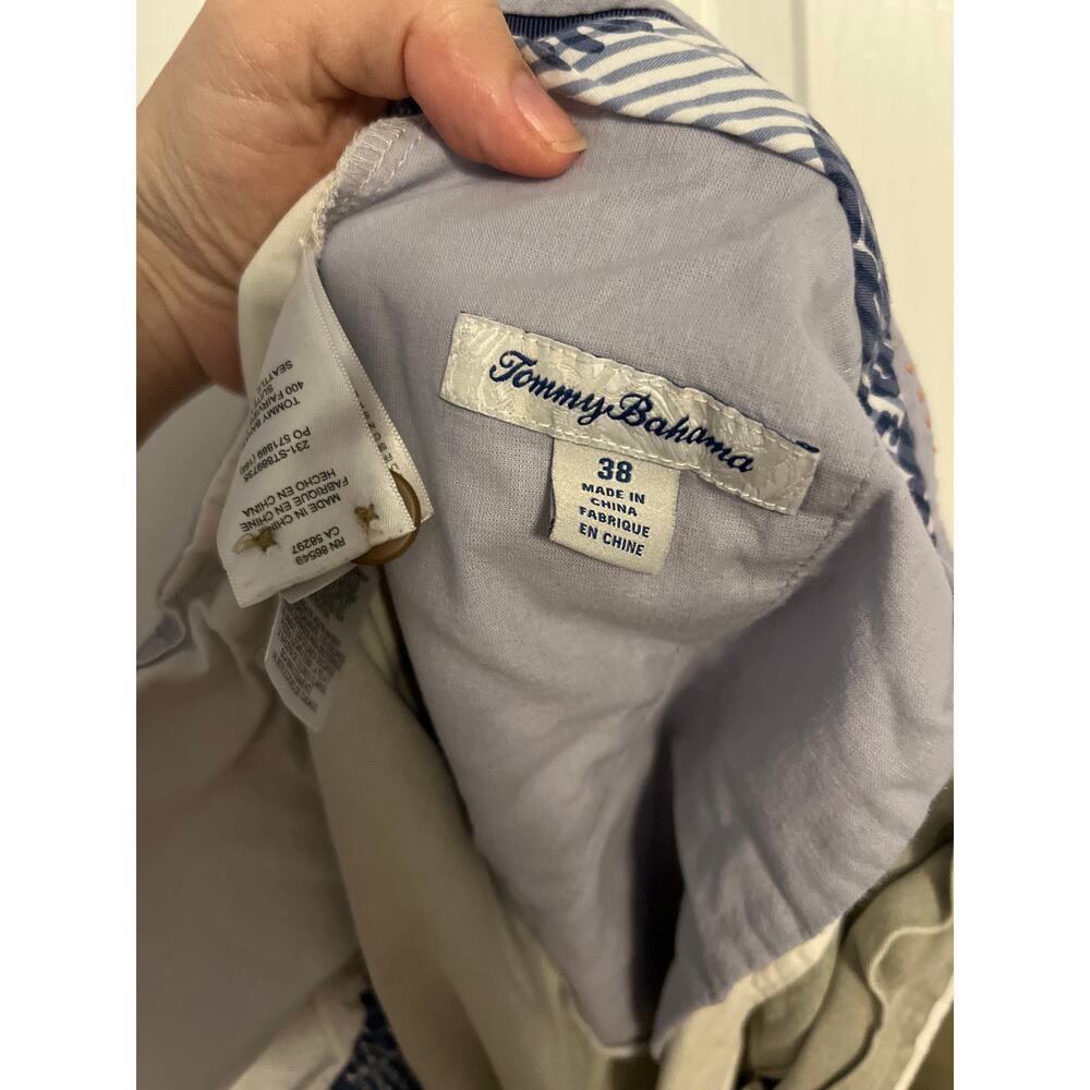 Tommy Bahama Gray Shorts – Size 38 (90% Silk / 10% Cotton) - Picture 5 of 6